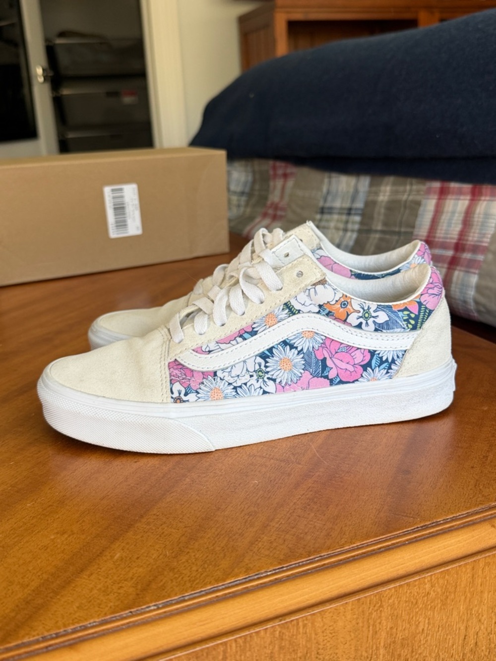 Vans Cream Low-Top Sneakers with Floral Panels - Picture 2 of 14